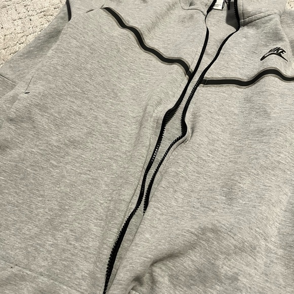 Nike Tech - Picture 2 of 3